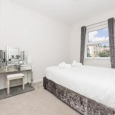 Spacious 2bed - 10min To Clifton Down Station Appartamento
