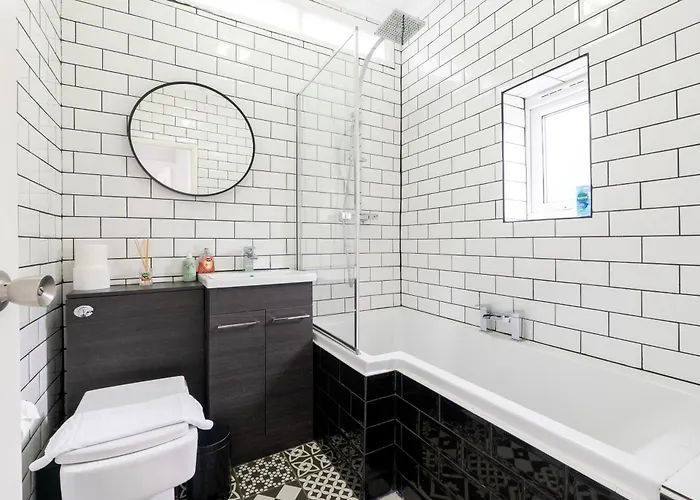 Spacious 2bed - 10min To Clifton Down Station Апартаменти Бристоль