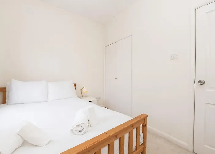 Spacious 2bed - 10min To Clifton Down Station Διαμέρισμα