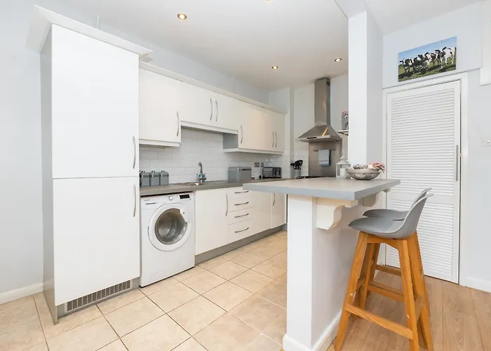 Spacious 2bed - 10min To Clifton Down Station Διαμέρισμα
